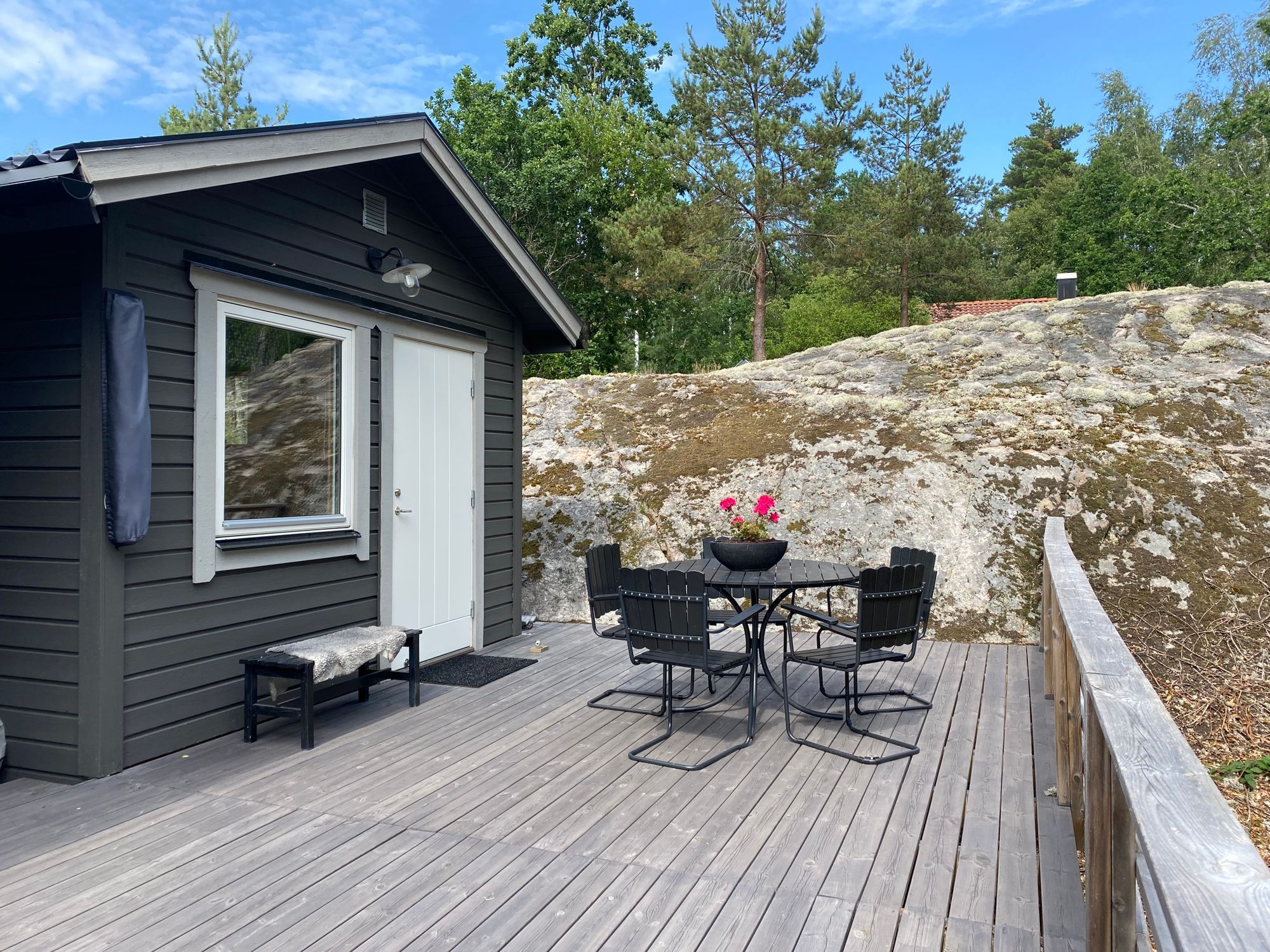 Modernt fritidshus i magisk ytterskärgård – bild 9 av 24