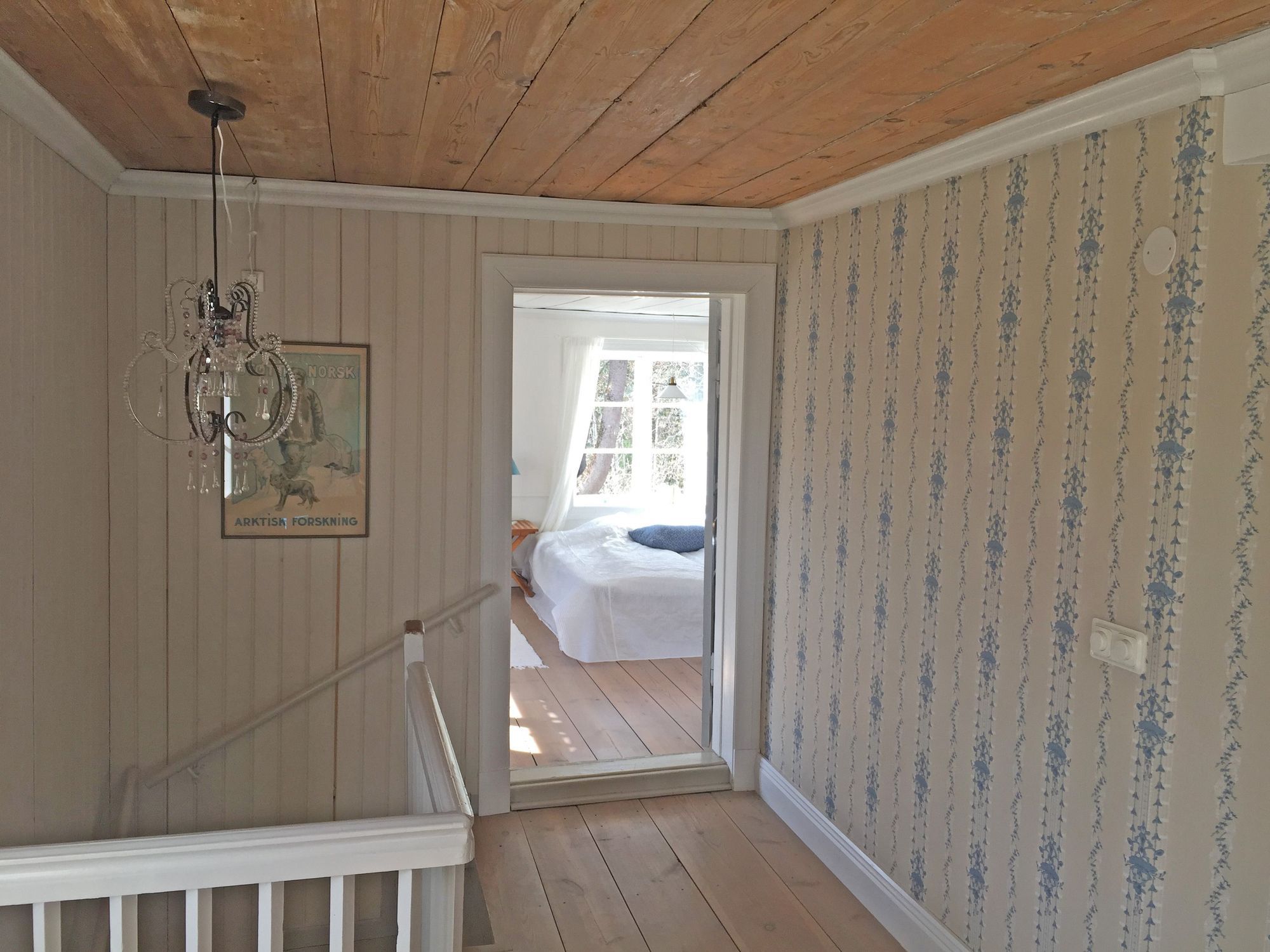 Mysig stuga i byn Löa i Bergslagen – bild 11 av 24