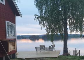 Lakeside rental cabin with sunset view and private