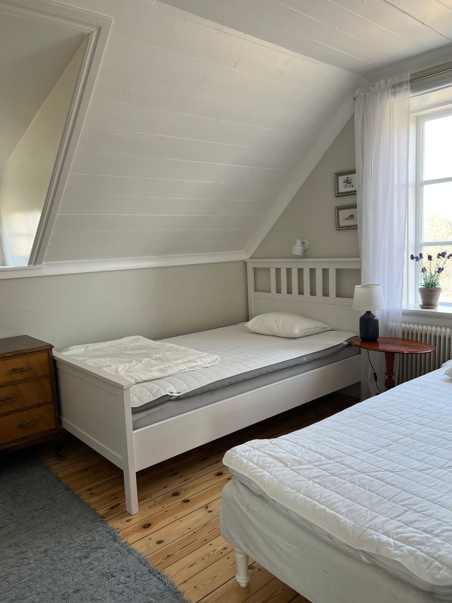 Nyrenoverat kalkstenshus i Lummelunda – bild 14 av 24