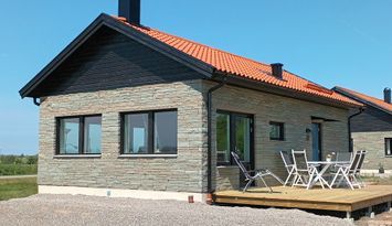Nybyggd stuga i Näsby med havsutsikt