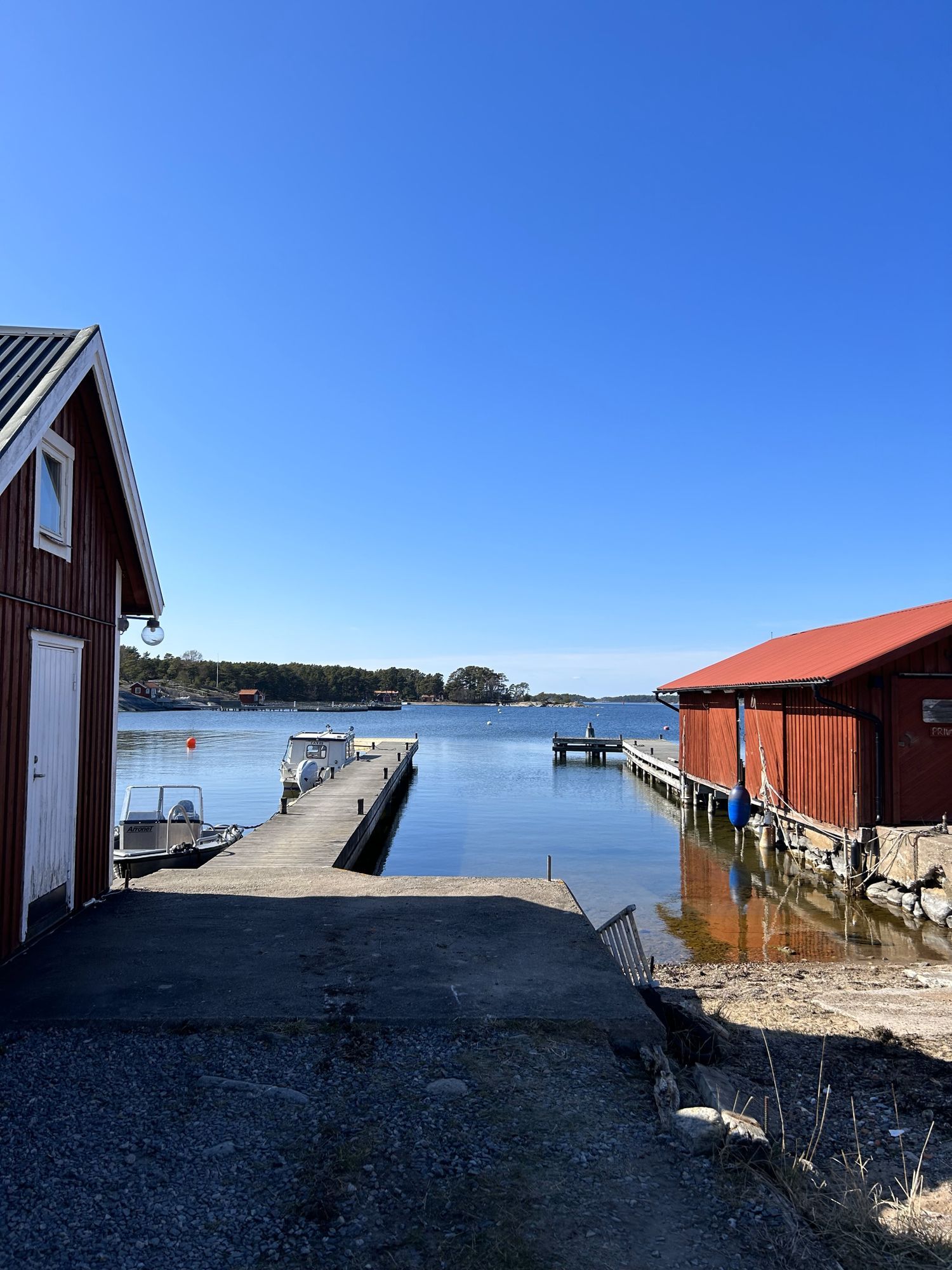 Sjönära stuga med vacker utsikt, Sandhamn – bild 4 av 24