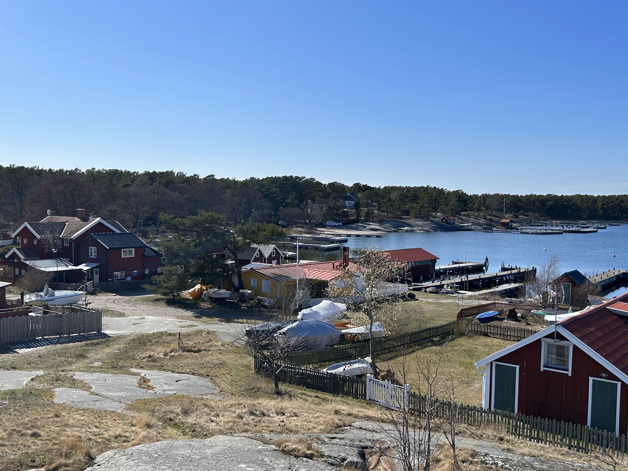 Sjönära stuga med vacker utsikt, Sandhamn – bild 3 av 24