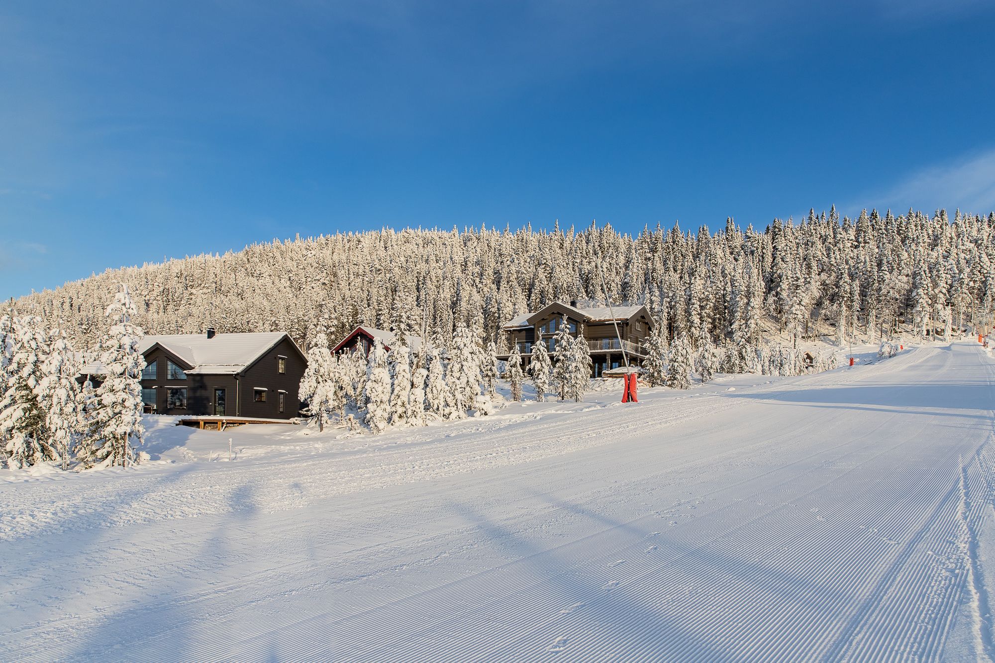 Ski in ski out med högt läge & underbart solläge! – bild 7 av 24