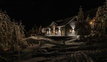 Ski in ski out med högt läge & underbart solläge!