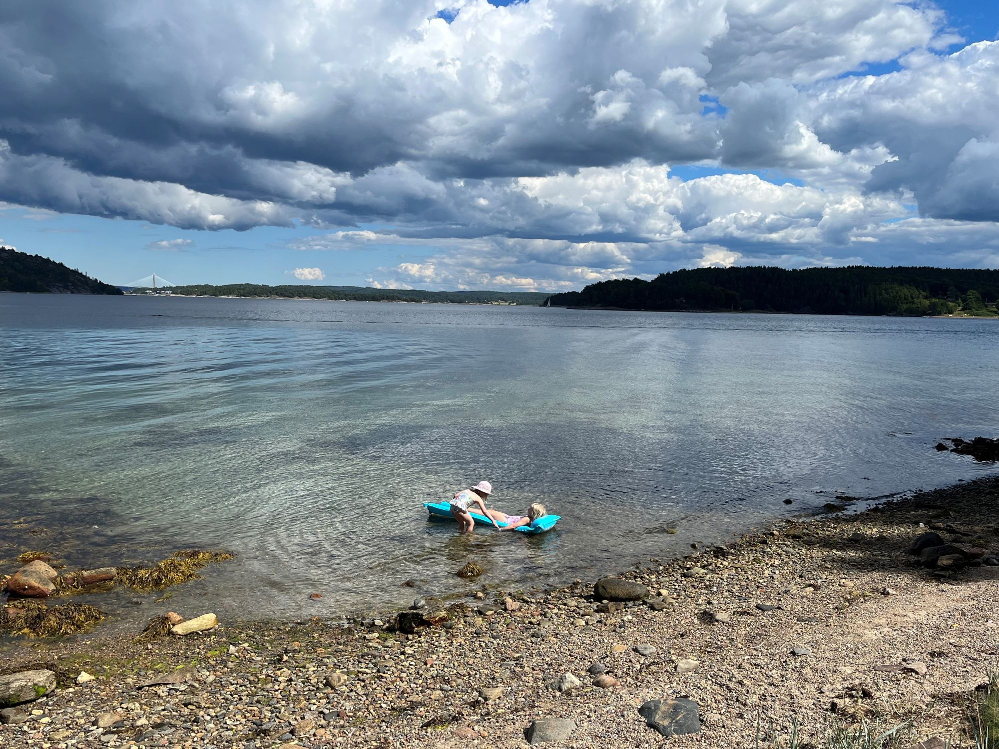 Lantlig idyll vid havet – stuga med bastu på Orust – bild 10 av 13