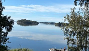 Fritidshus vid havet med egen brygga