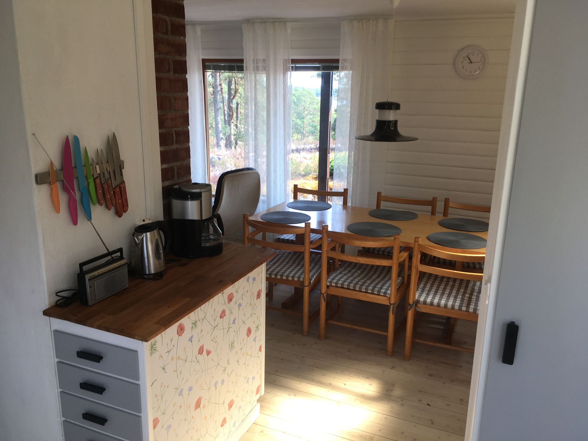Vacker stuga med havsutsikt i Tjust skärgård – bild 10 av 20