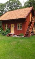Ett stenkast från golfbana och hav