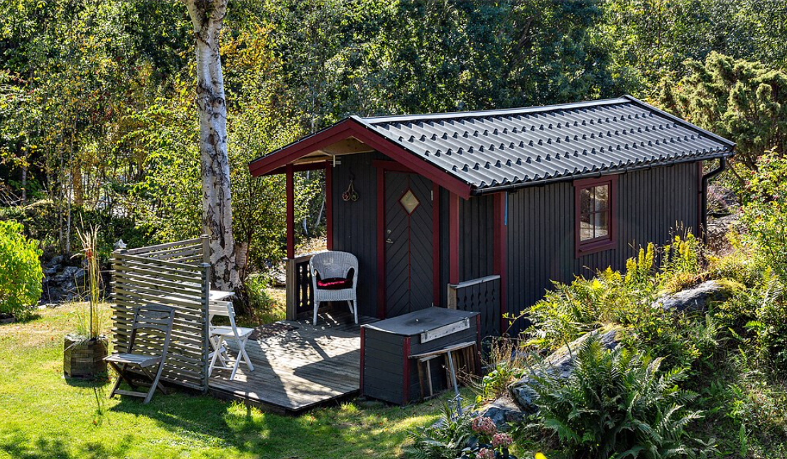 Mysig sommarstuga vid Ellös – bild 11 av 19