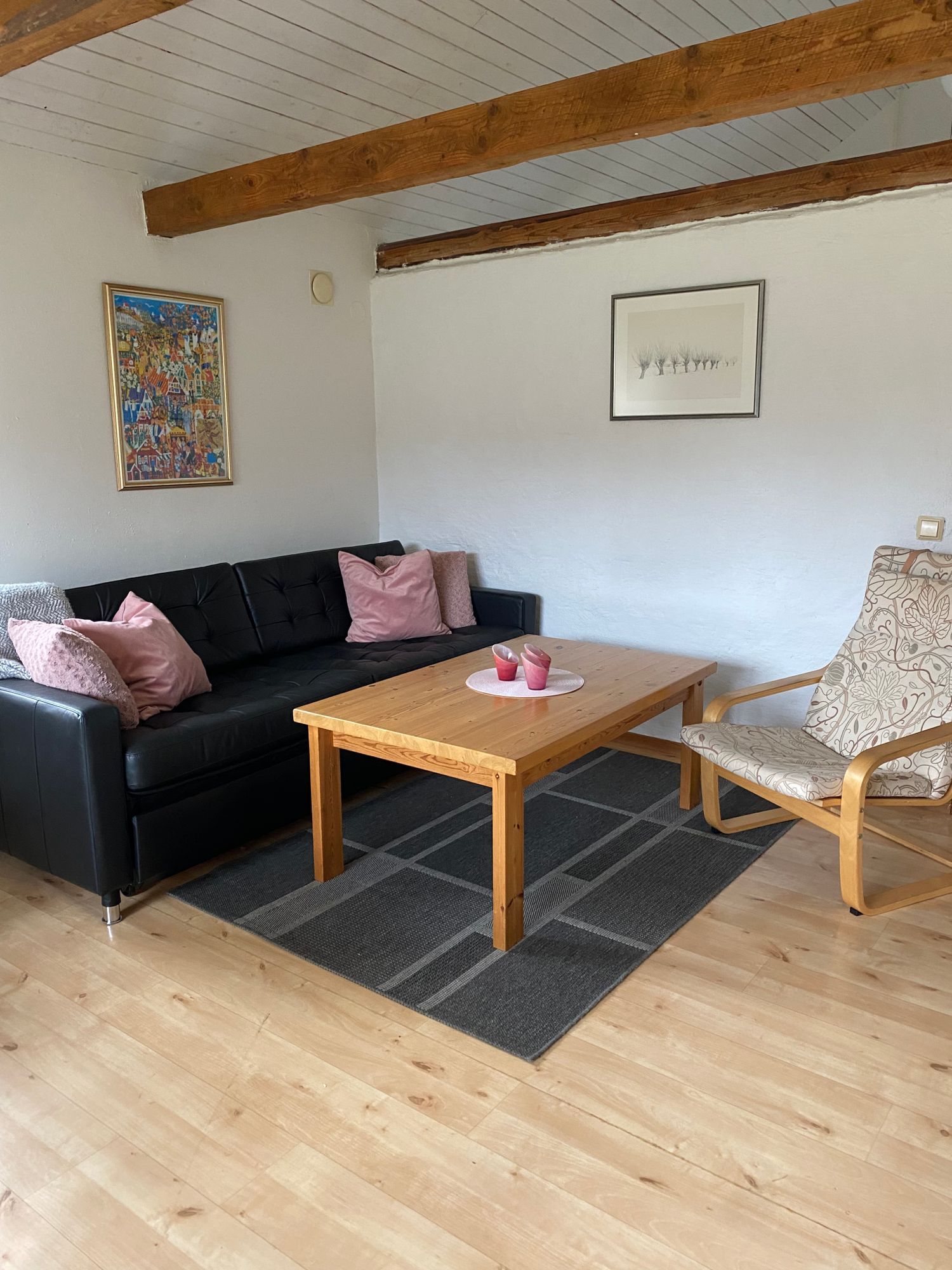 Litet hus vid fruktodling och hage. – bild 6 av 7