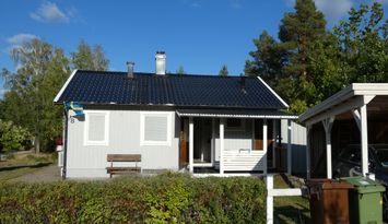 Nyrenoverad stuga i Saleboda med utsikt över sjön