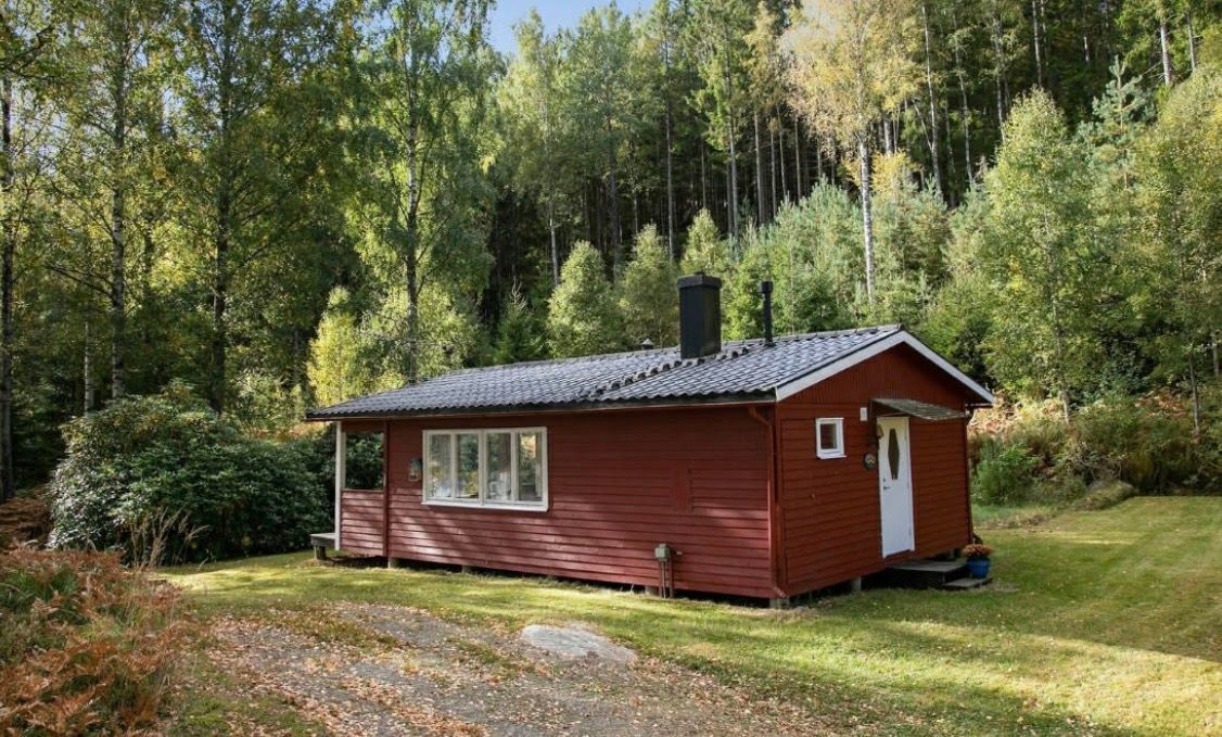 Stuga med sjöutsikt, båt och bastu i Bohuslän – bild 3 av 18