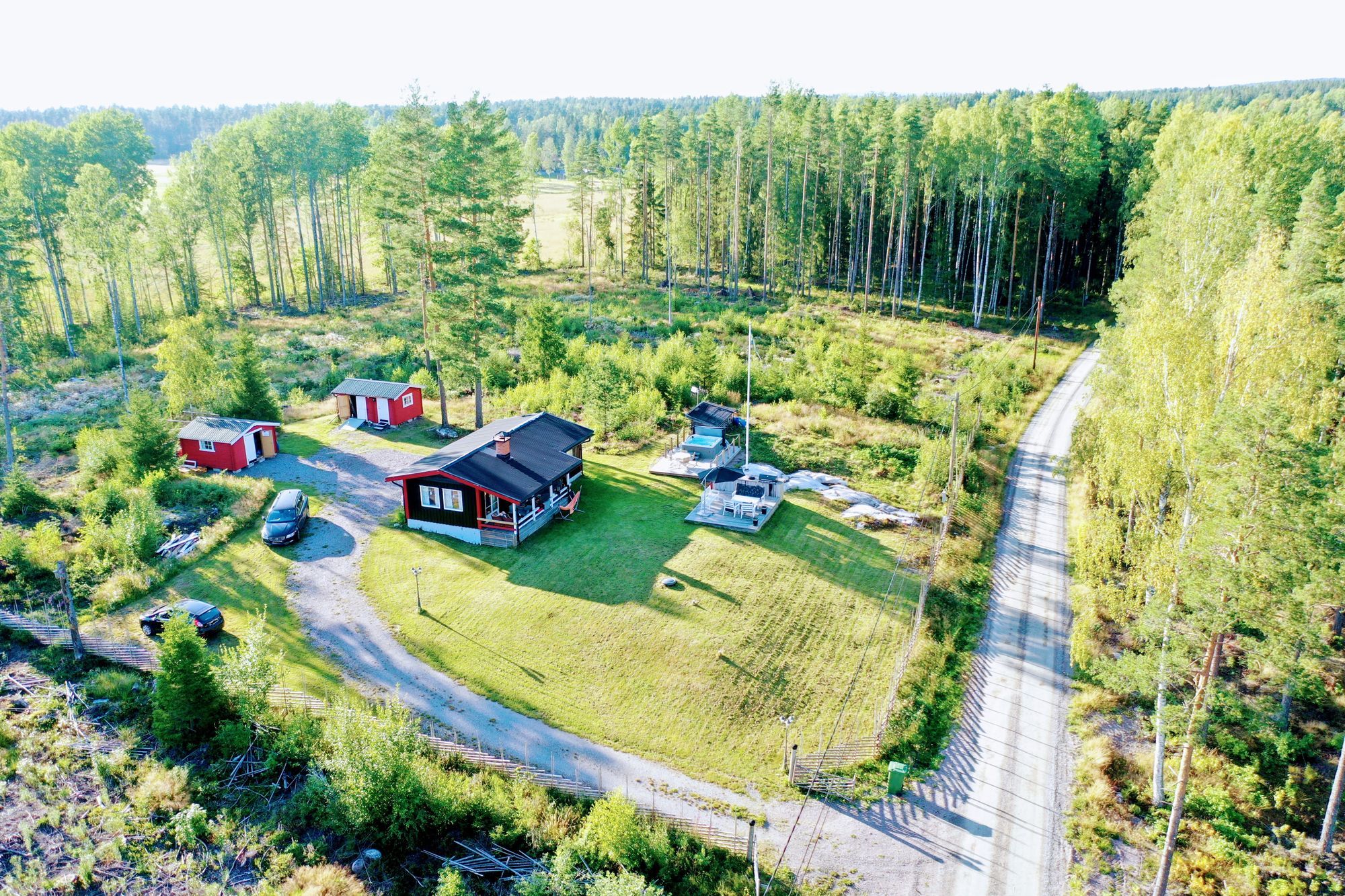 Sjönära stuga med spabad och brygga – bild 6 av 13