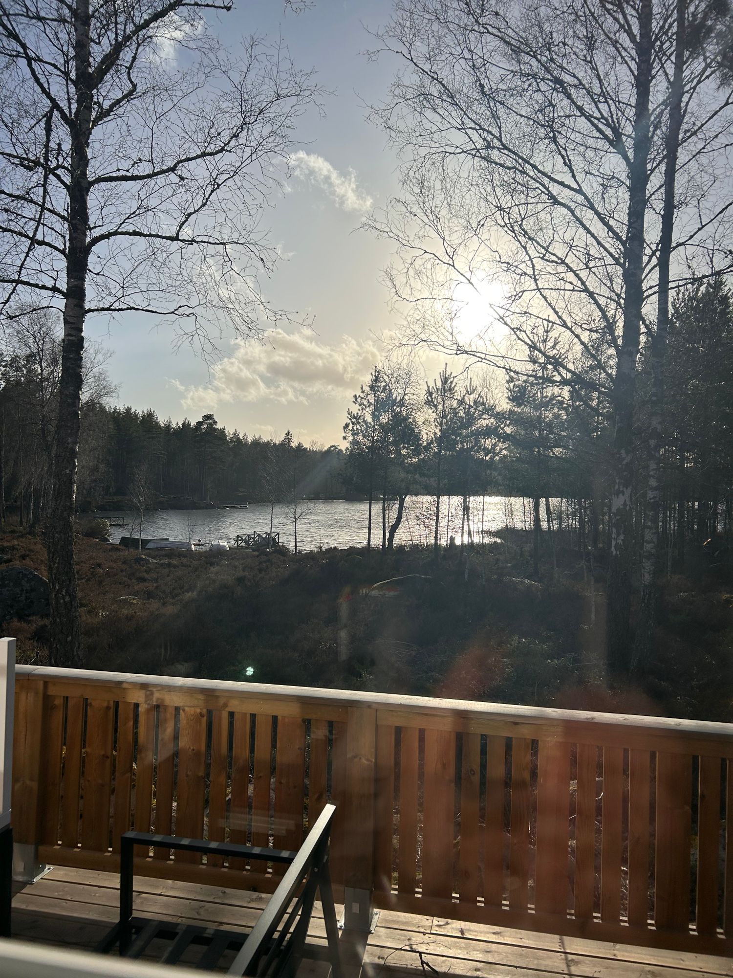 Stuga nära skog och sjö