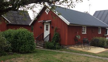 Gårdsstuga nära badsjö.