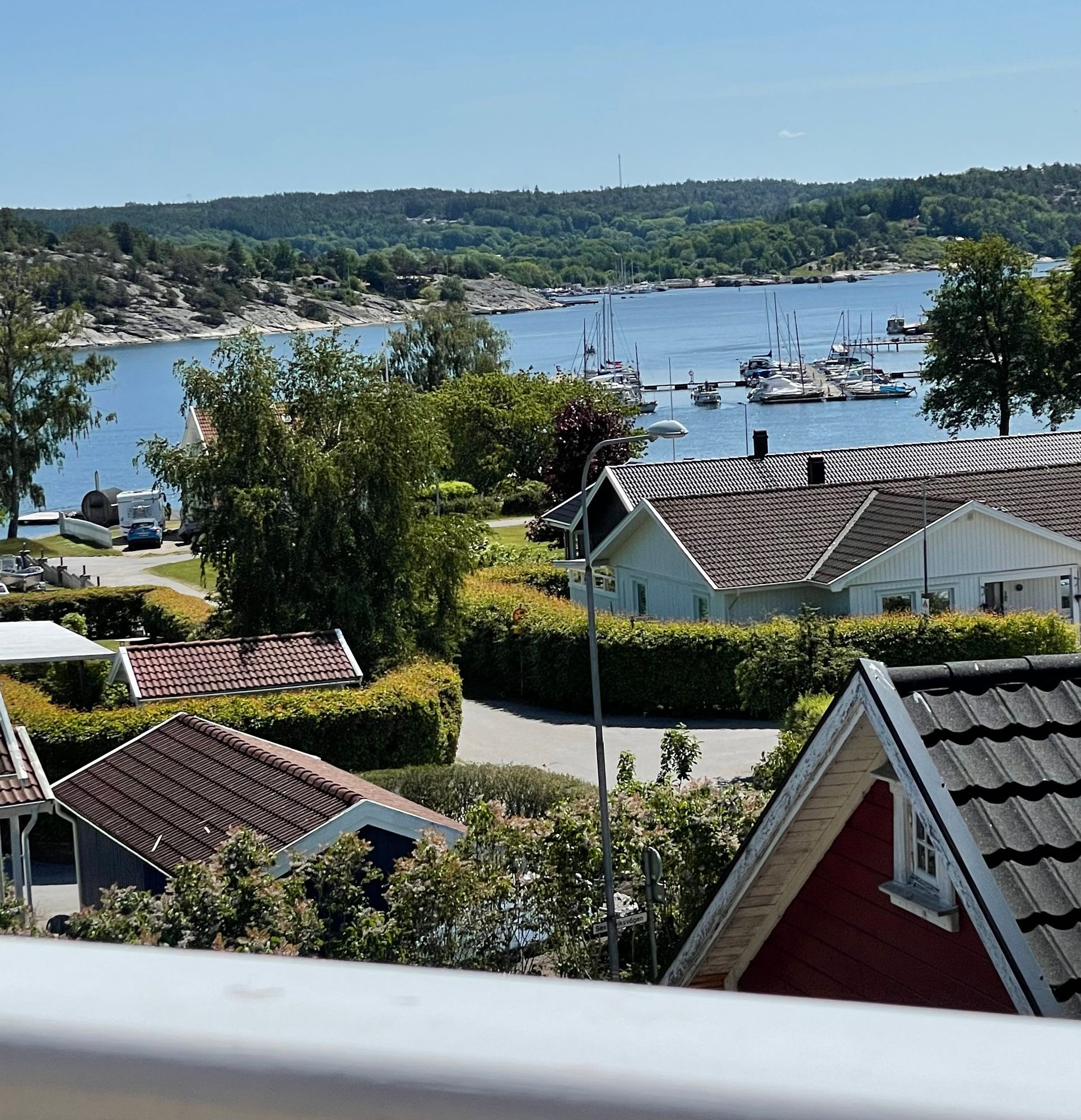 Havsutsikt nära badplats – bild 2 av 24