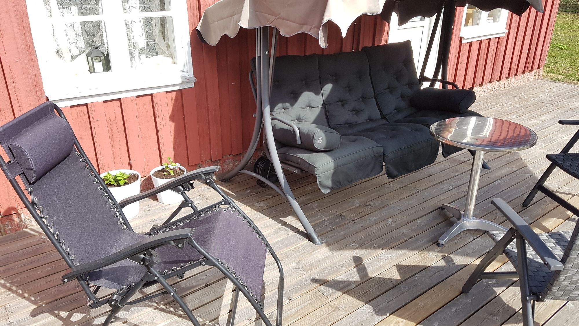 En mysig stuga mitt i ett naturreservat i Dalsland – bild 2 av 24