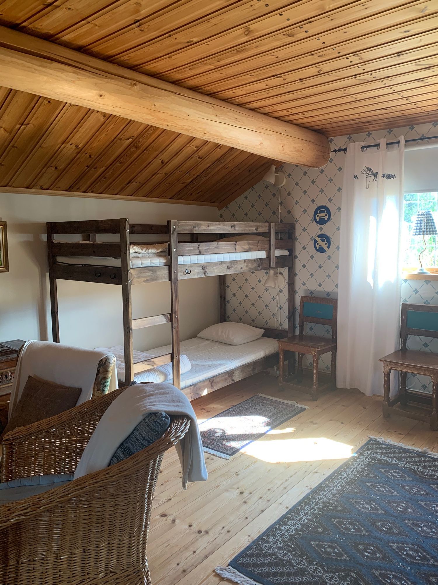 Charmig stuga på dalagård nära Romme Alpin – bild 9 av 16