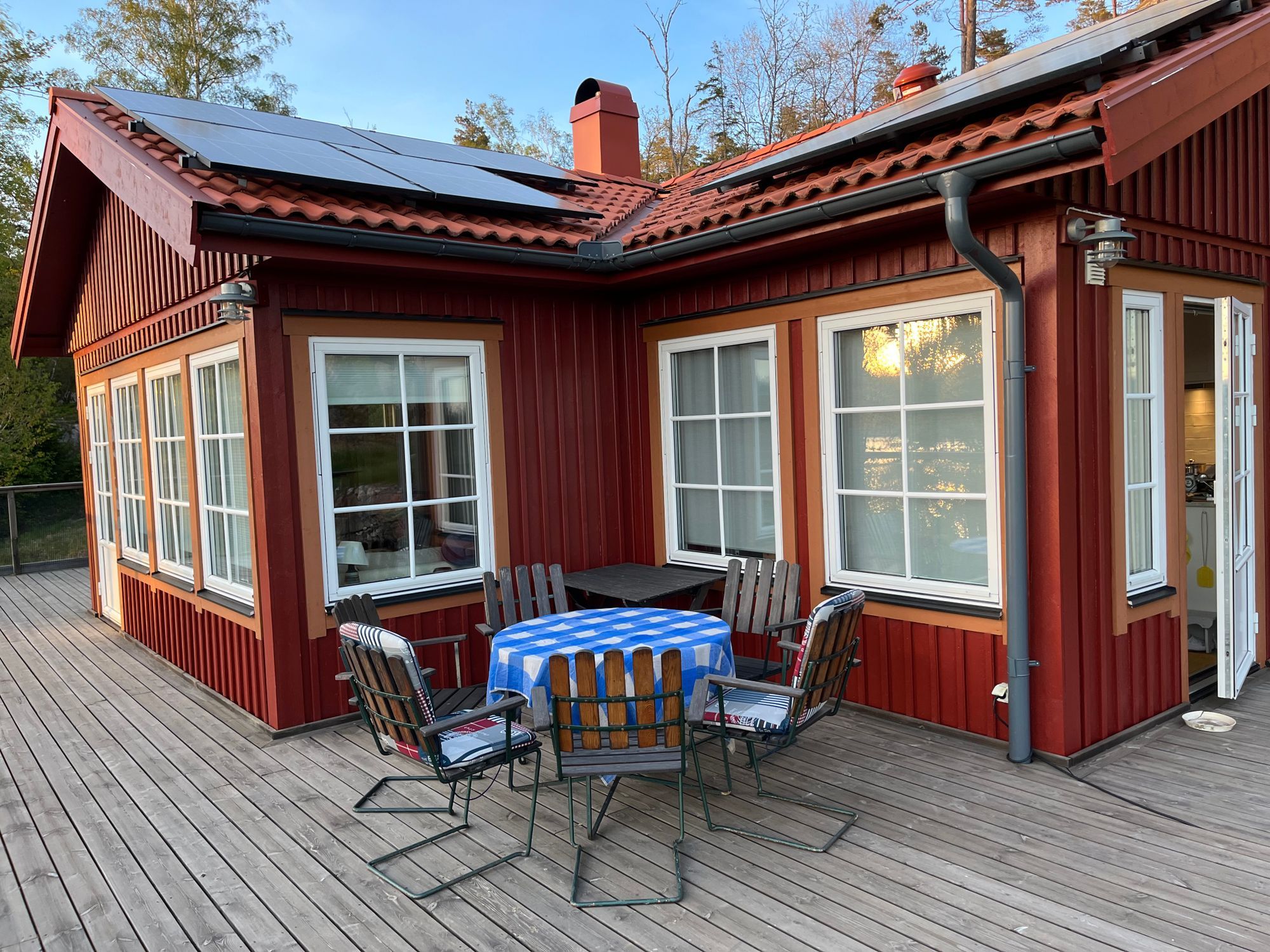 Litet hus på Orust med härlig fjordutsikt. – bild 4 av 14