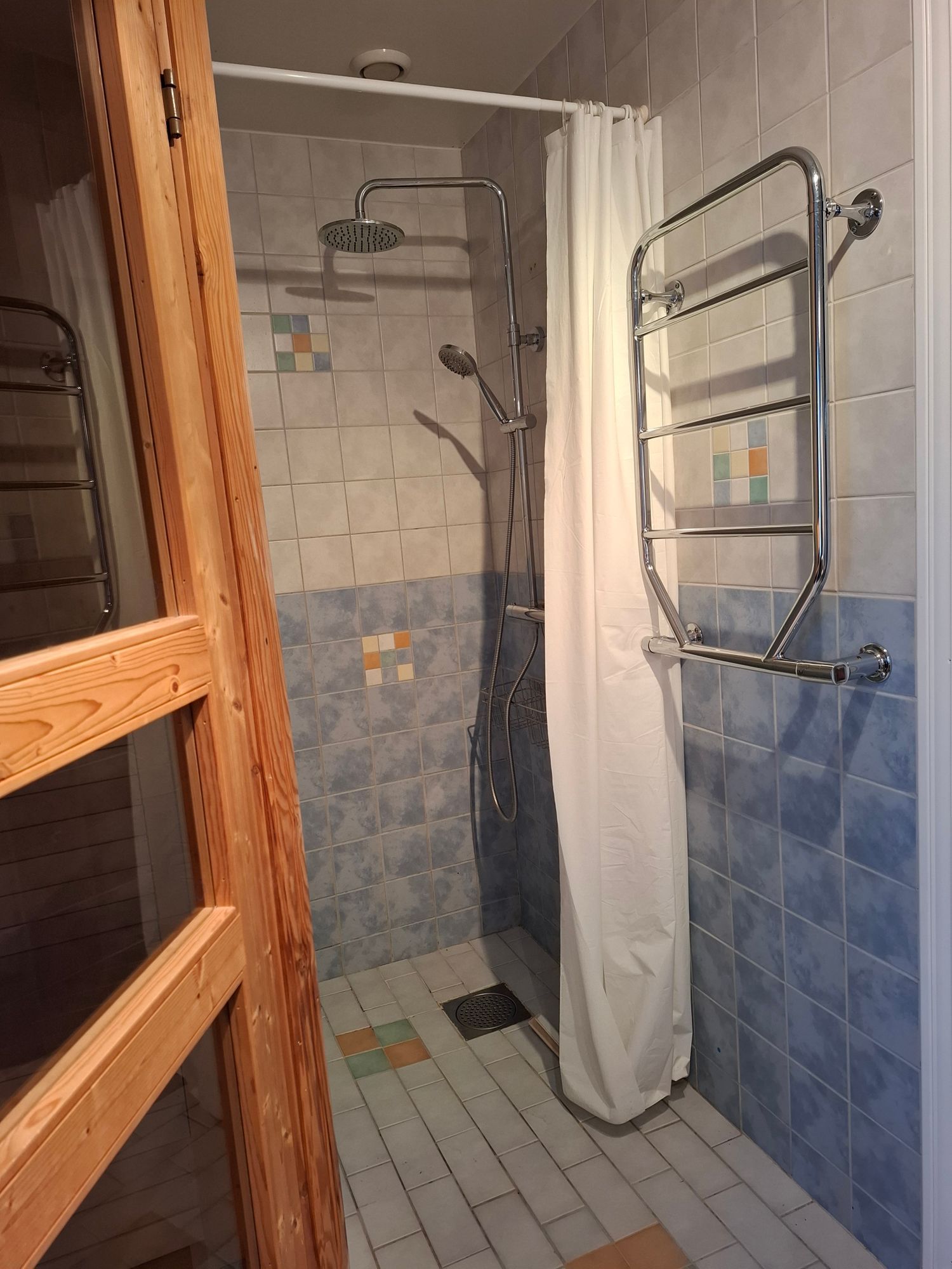 Hus i Östra Visby med trädgård – bild 9 av 16