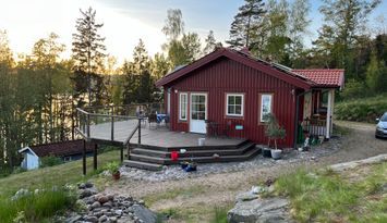 Litet hus på Orust med härlig fjordutsikt.