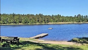 Mysig stuga, badsjö +hav, barnvänligt Vätö