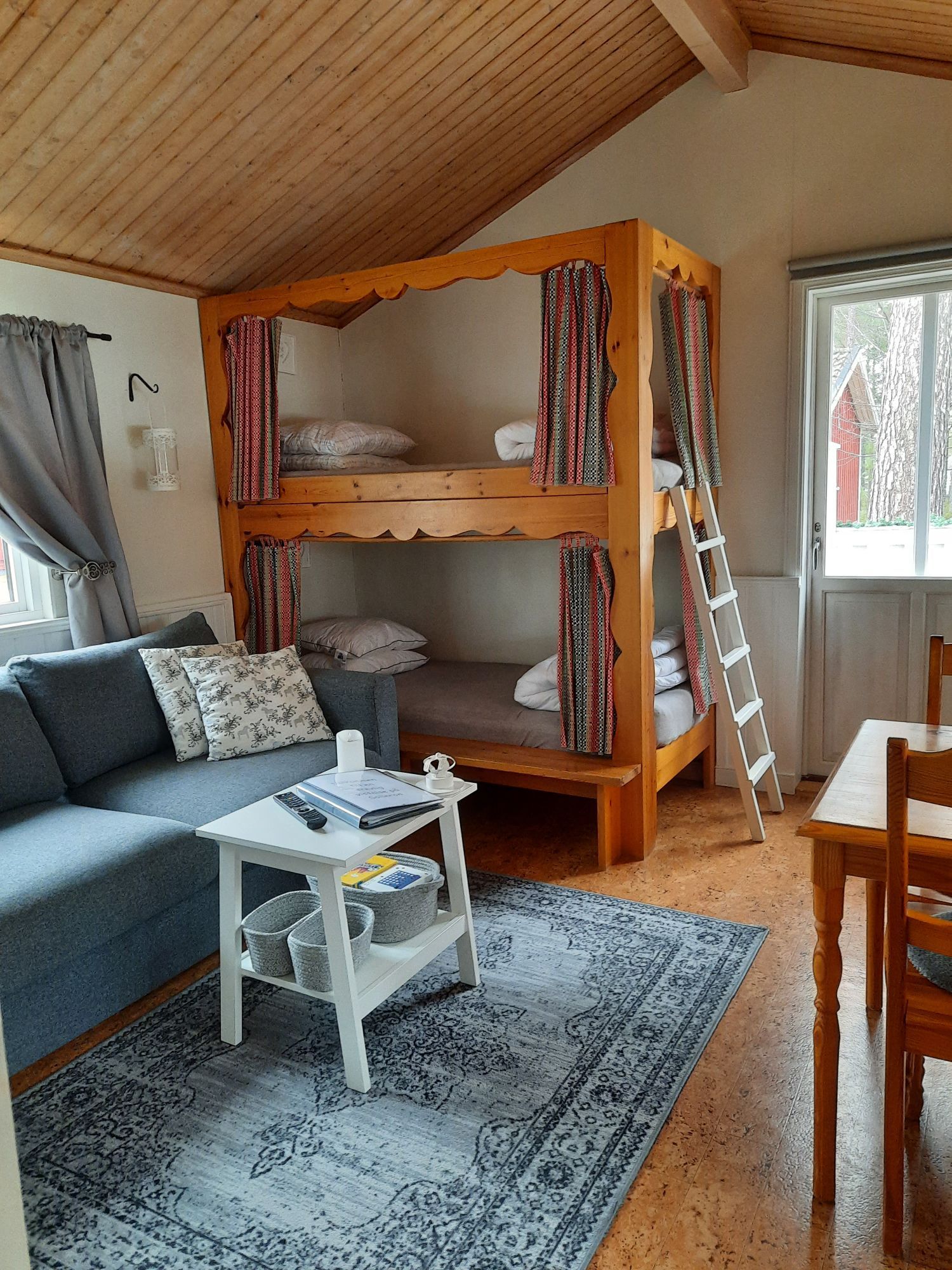 Mysig stuga på Sollerön🏡 250 m till Morgondoppet! – bild 16 av 24
