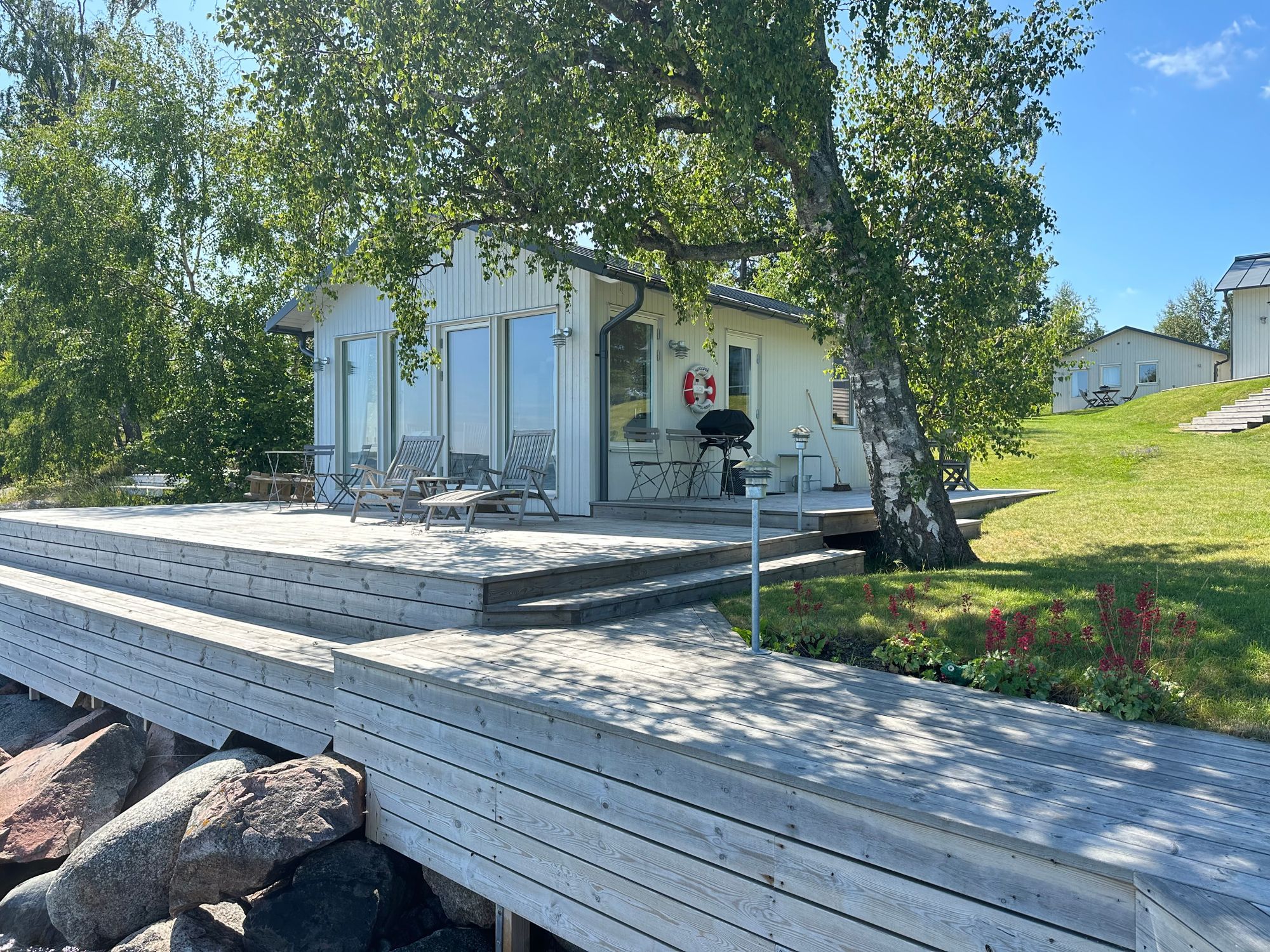 Boende precis vid strandkanten på Resarö