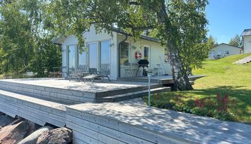 Boende precis vid strandkanten på Resarö
