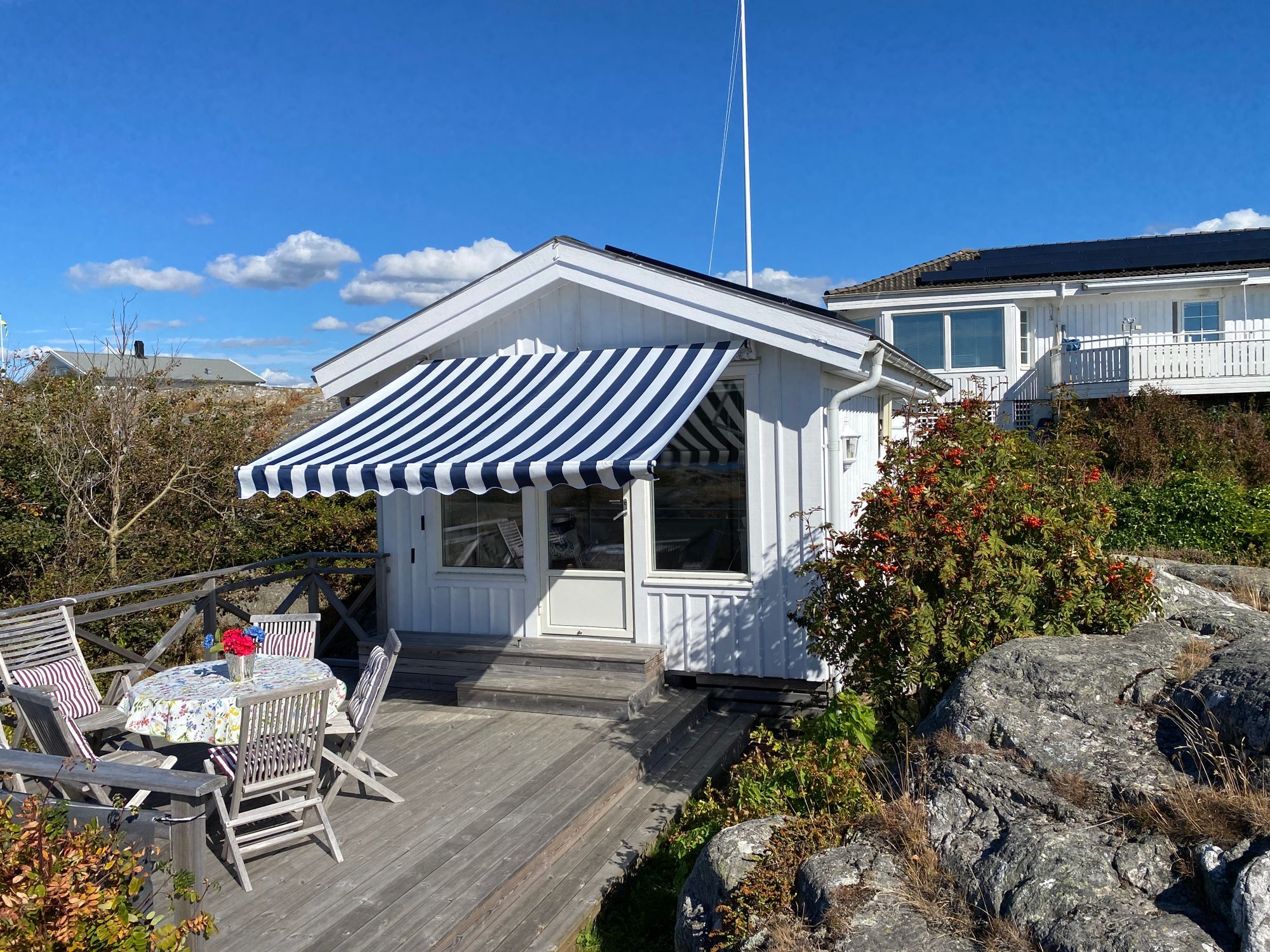 Lugnt belägen stuga i hjärtat av Lappesand, Hönö – bild 12 av 13