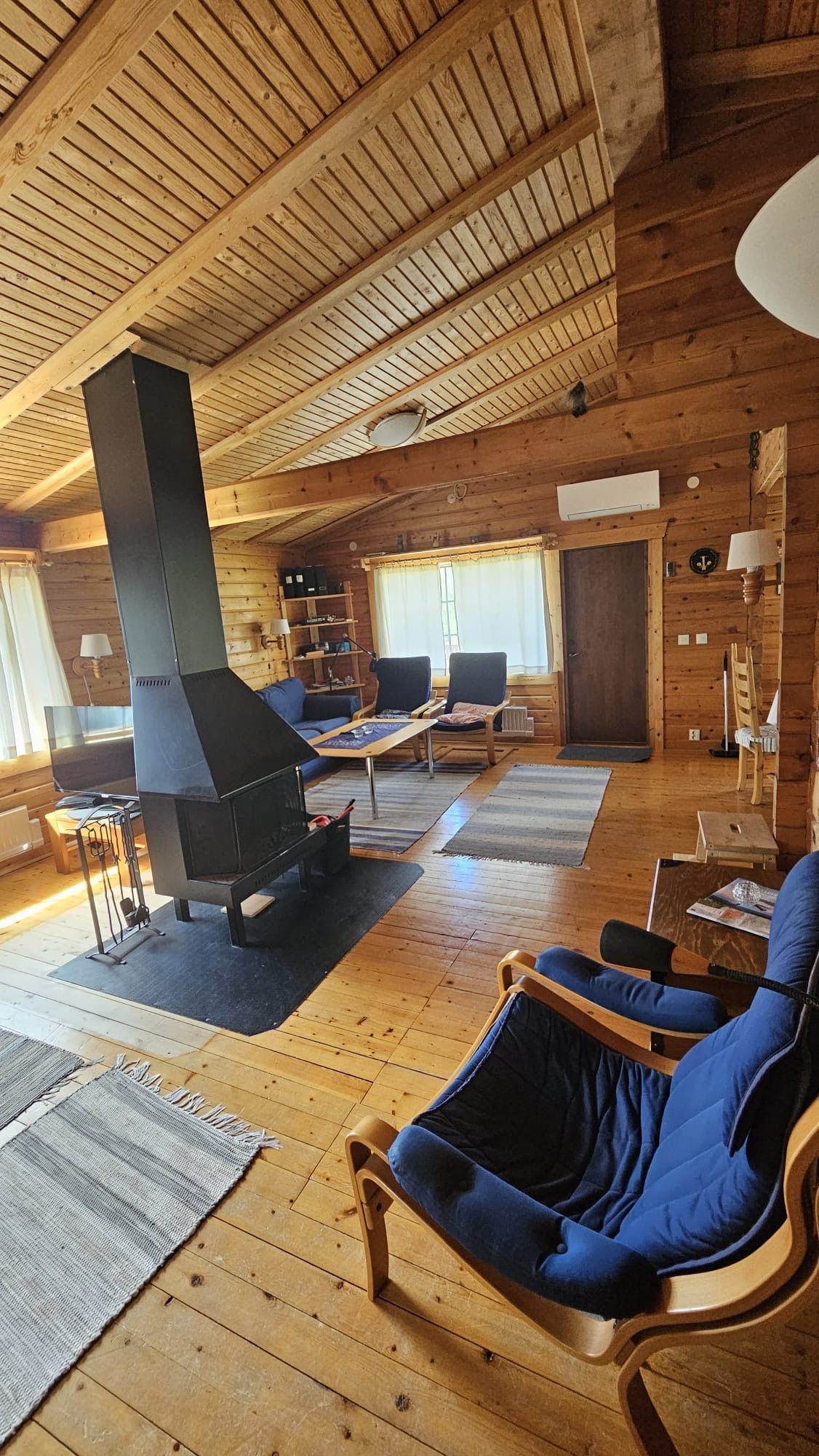 Trivsam, blå stuga i Lofsdalen – bild 5 av 18