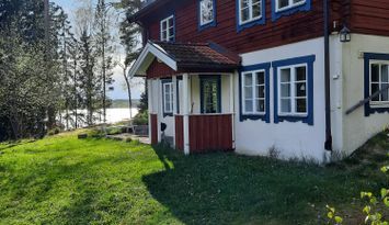 Semesterboende med privat badplats