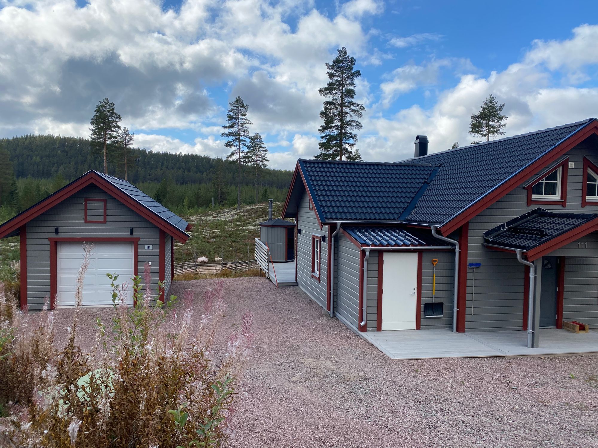 Modern fjällstuga med 8 bäddar.