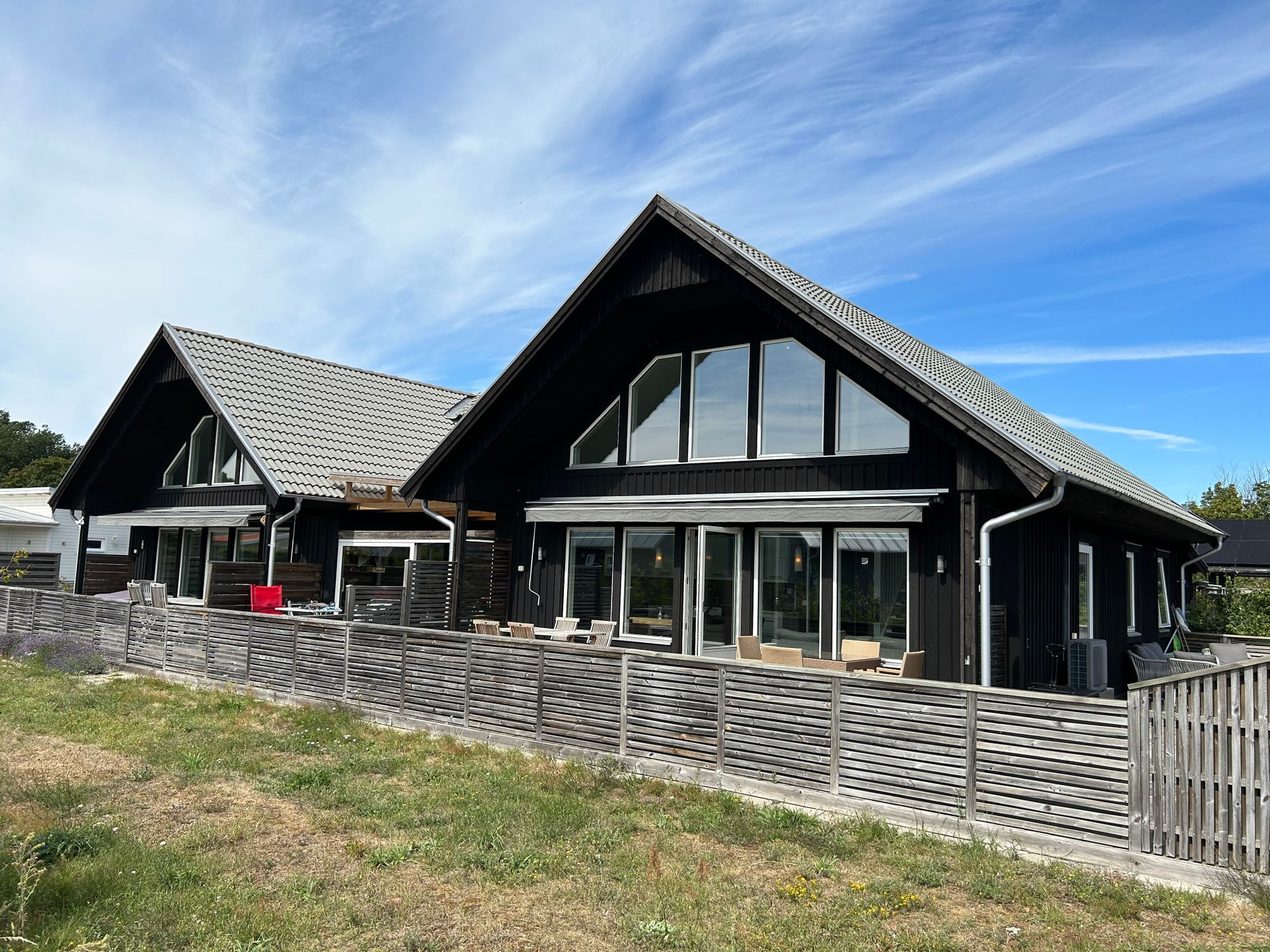 Sommarhus med pool – bild 3 av 16