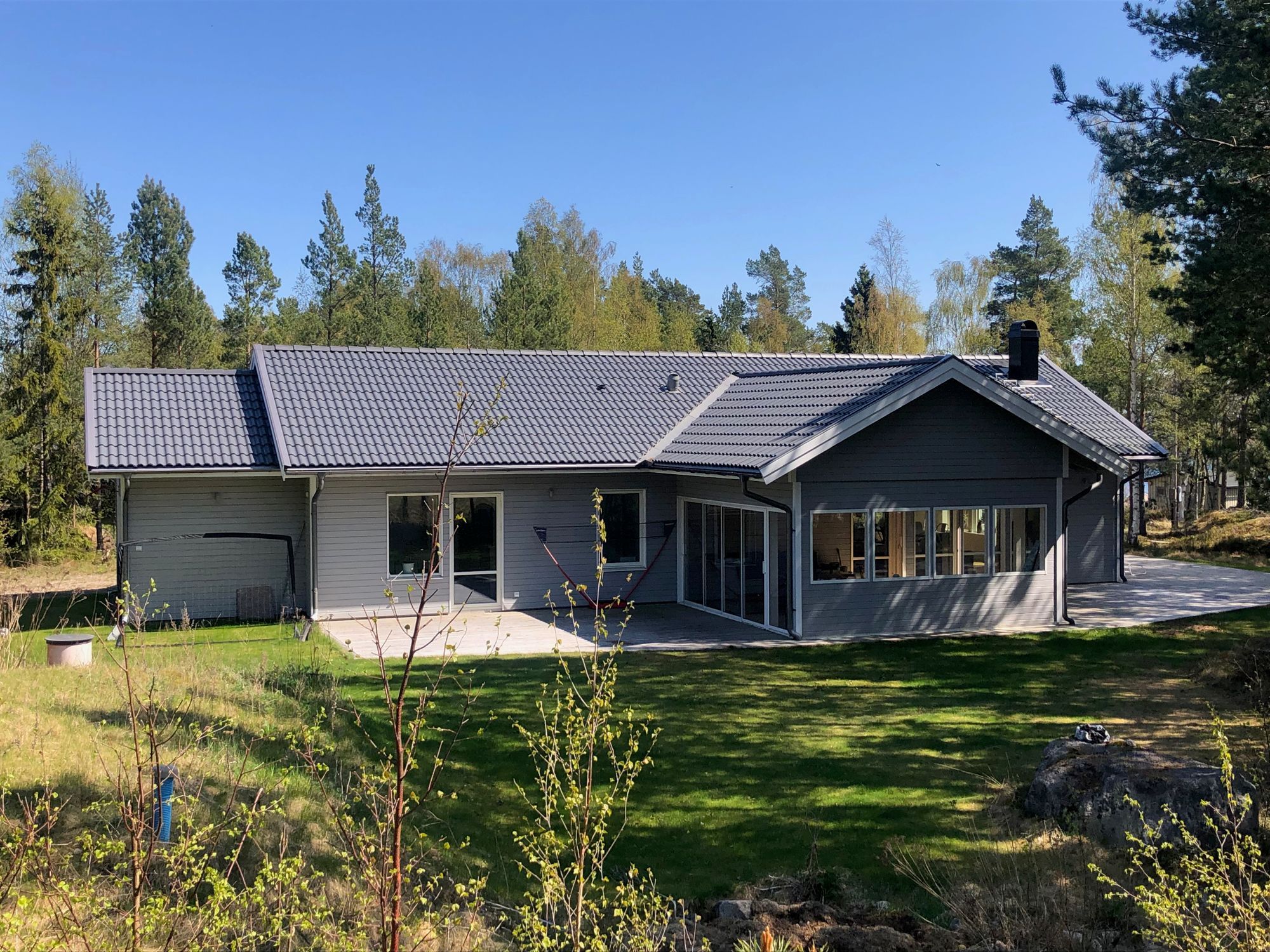 Havsnära modernt sommarhus i unik kustmiljö
