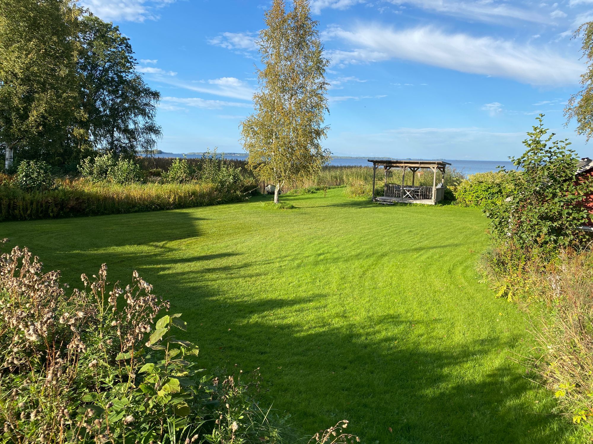 Sommarhus vid Södra Hjälmaren med sjötomt – bild 21 av 24