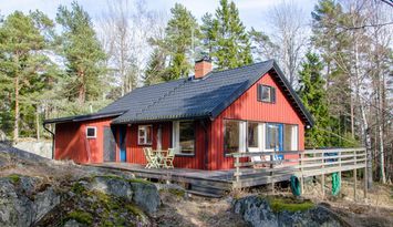 Fint enskilt beläget hus på Möja med sjöglimt