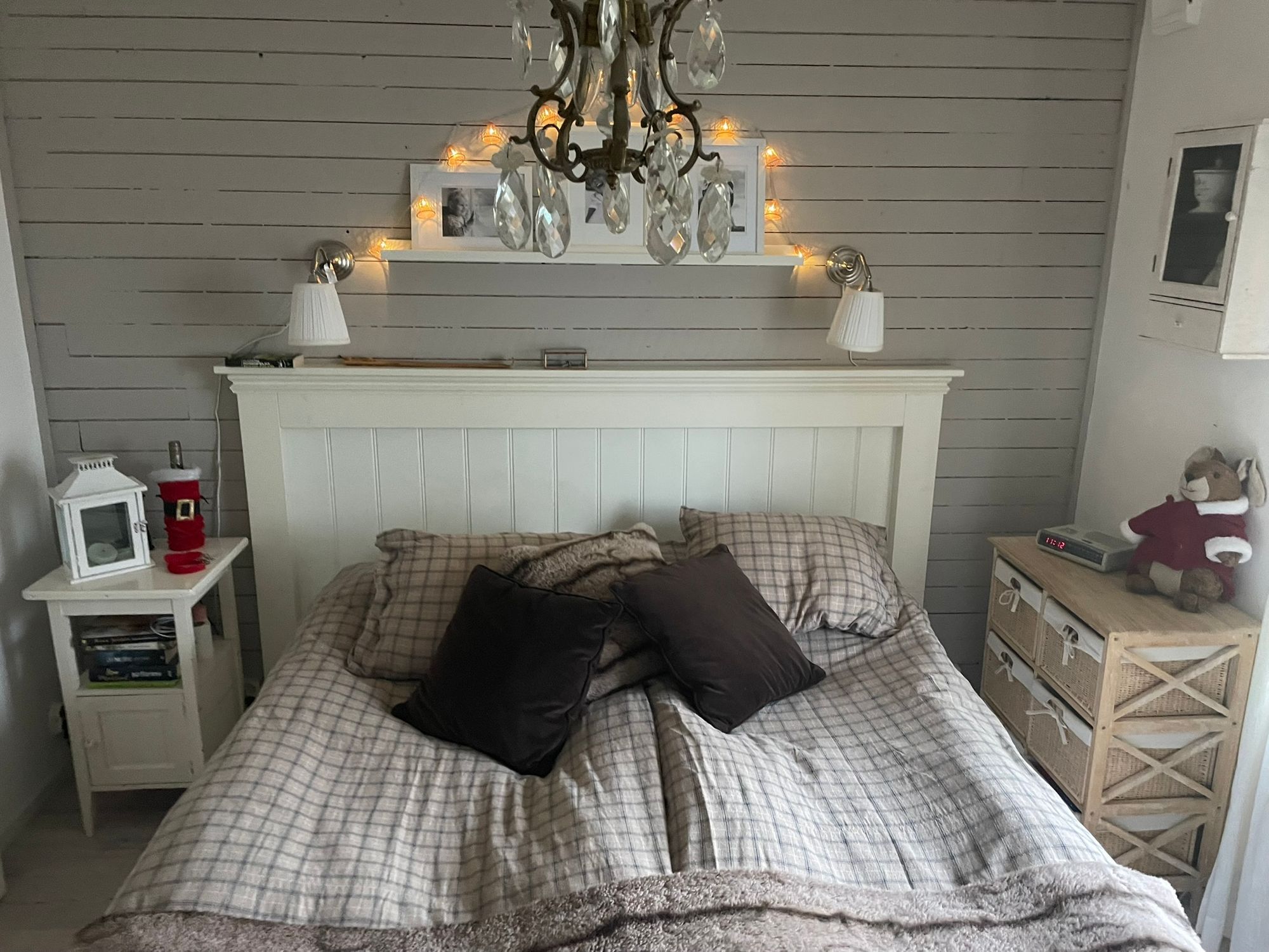 Stort strandnära sommarhus med härlig trädgård – bild 16 av 24