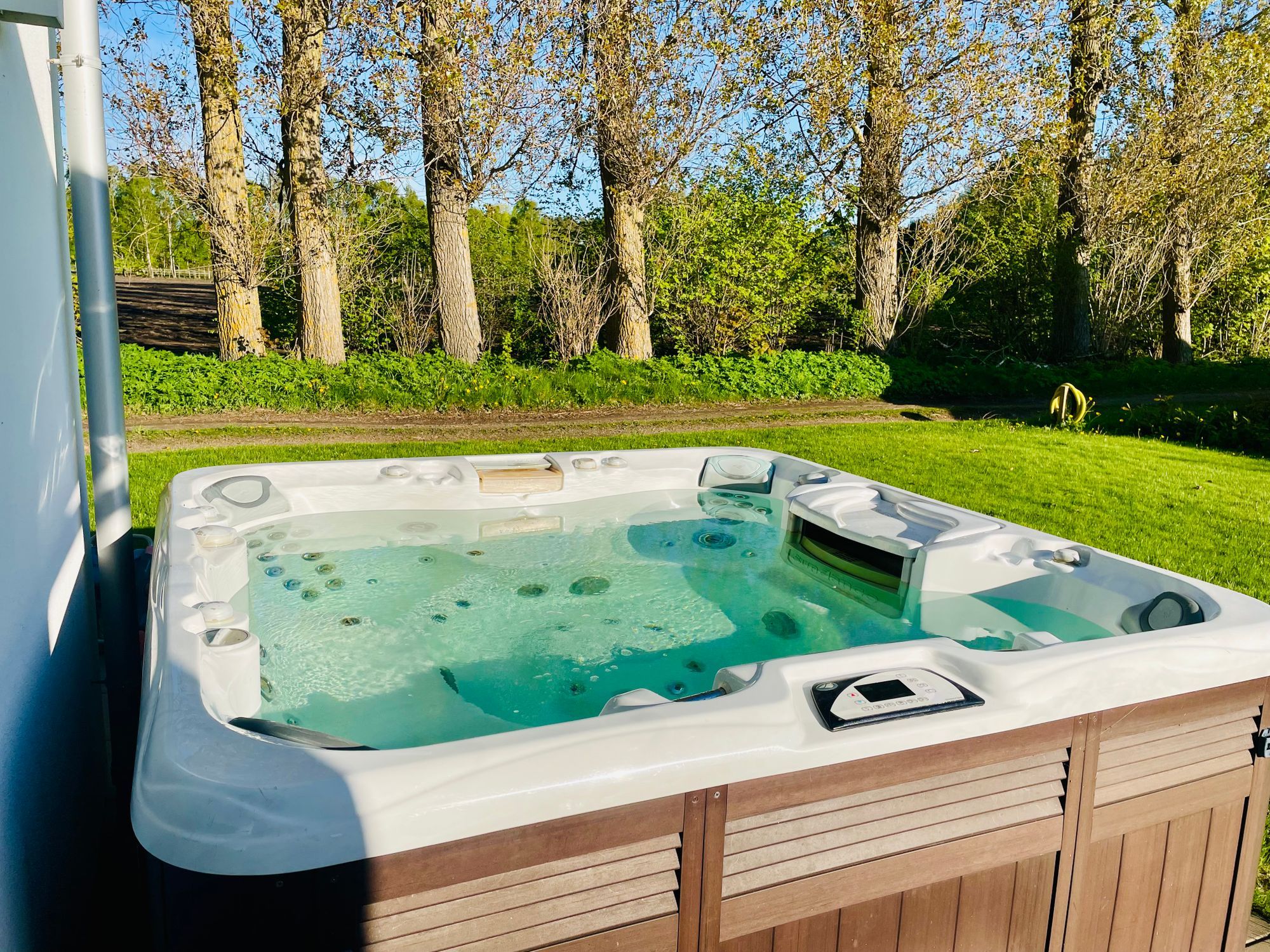Härlig strandnära villa i Båstad, spabad & naturvy – bild 4 av 9