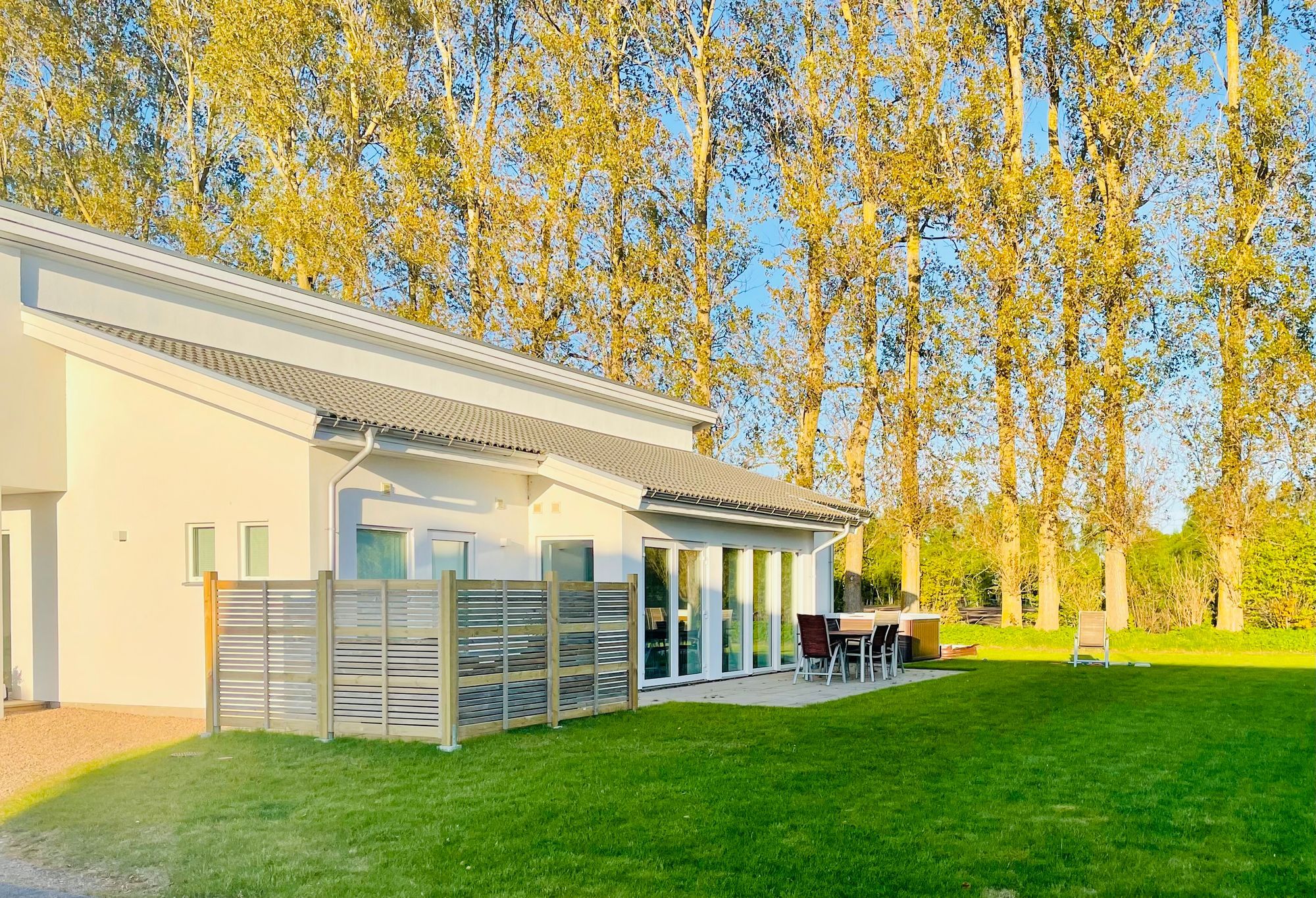 Härlig strandnära villa i Båstad, spabad & naturvy