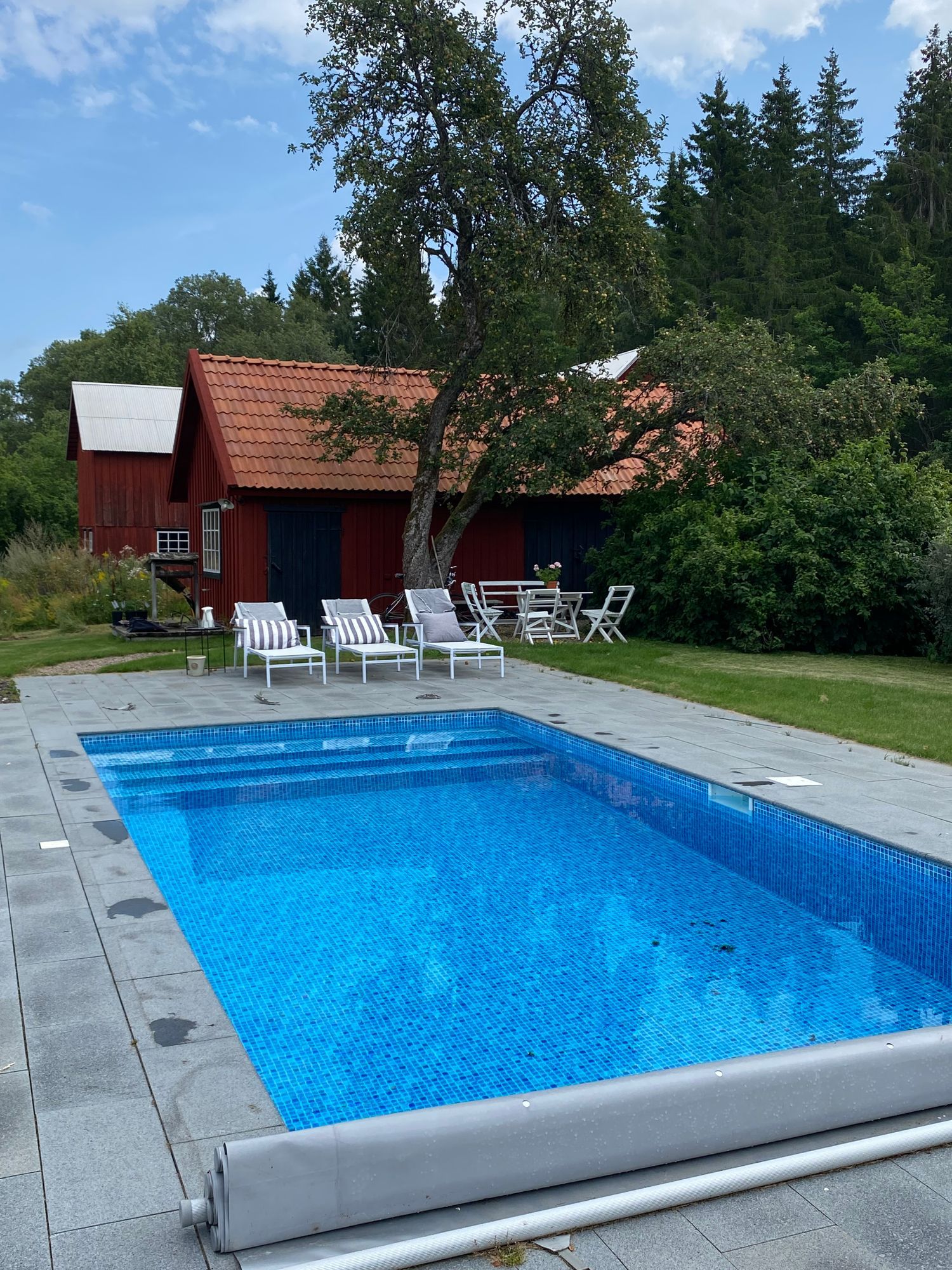 Privat sekelskiftespärla med pool och tennisbana – bild 7 av 24