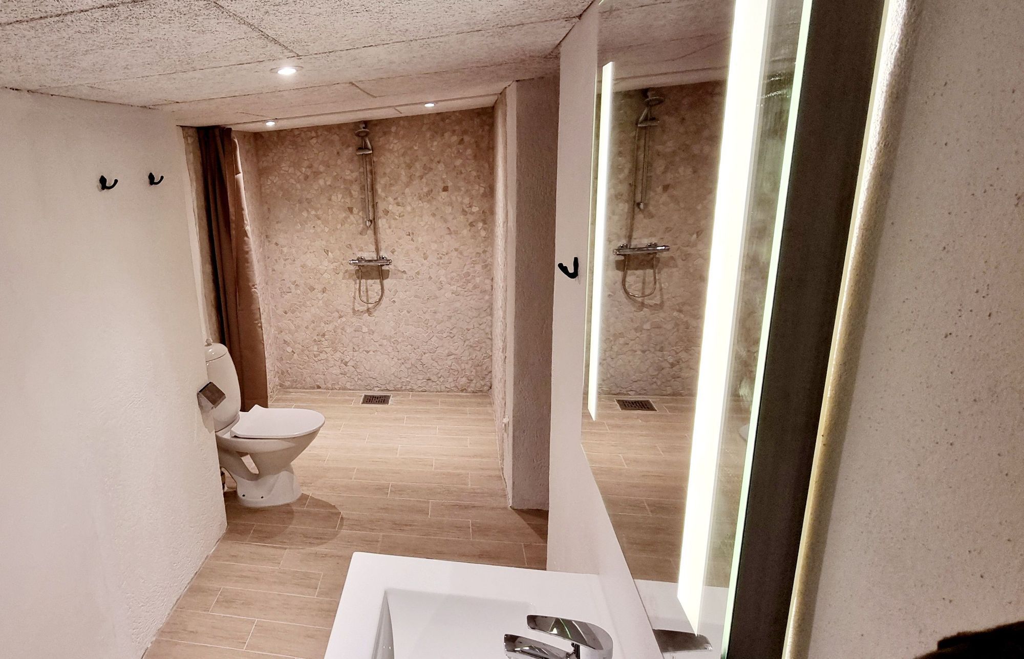 Ödegård/Skogsgård med sjö,spabad och oppkudde – bild 8 av 24