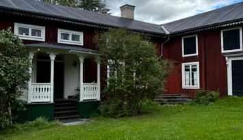 Bo på en Hälsingegård i sommar