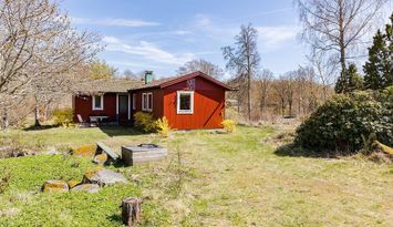 Välutrustad havsnära sommarstuga