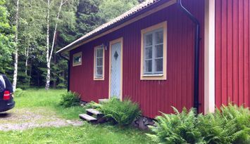 Stuga, Orust, Bohuslän, lugnt läge, skog, havsnära