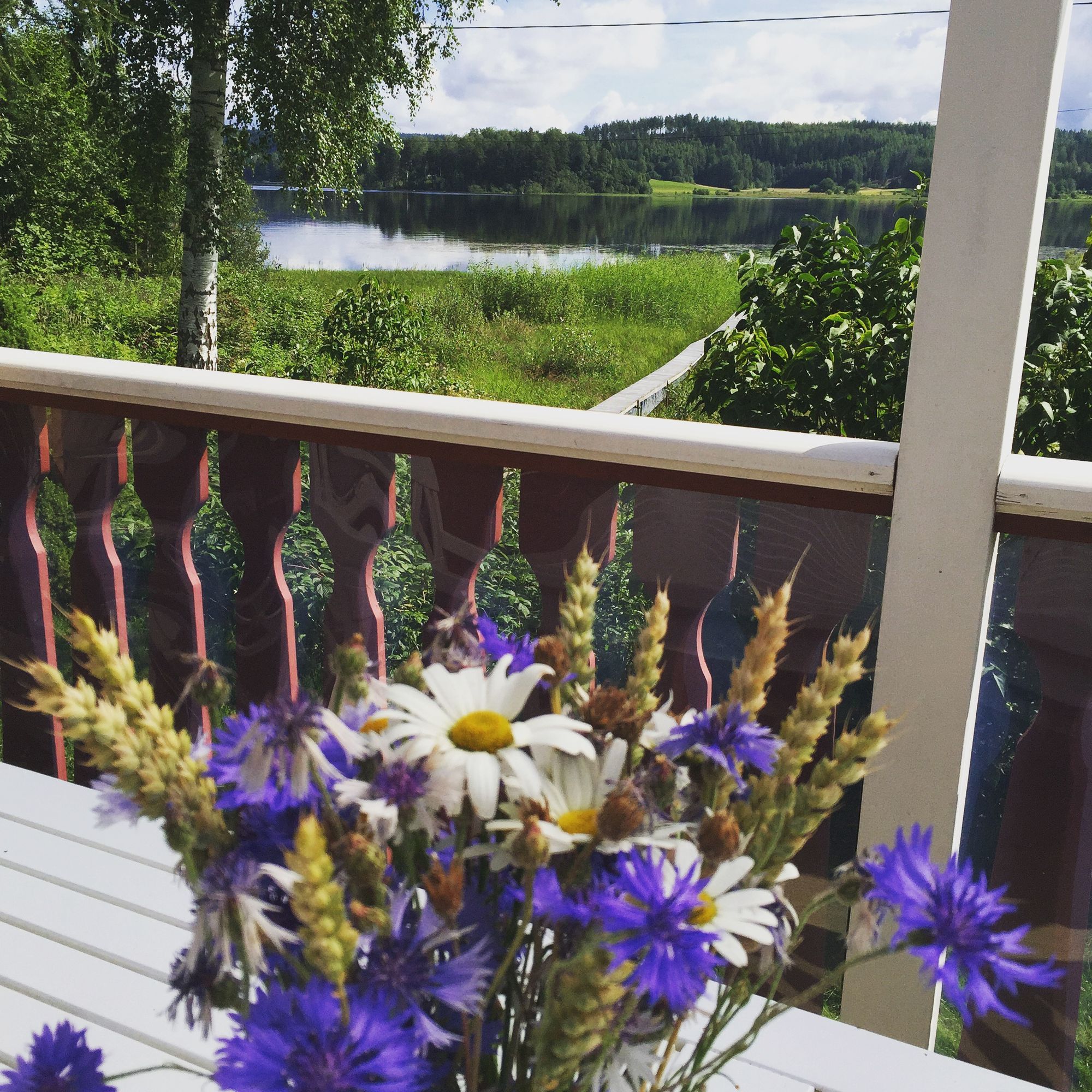 Stuga vid vattnet med egen bastu – bild 6 av 17