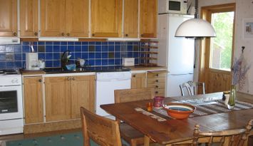 Stuga i skogsbryn i Undersåker