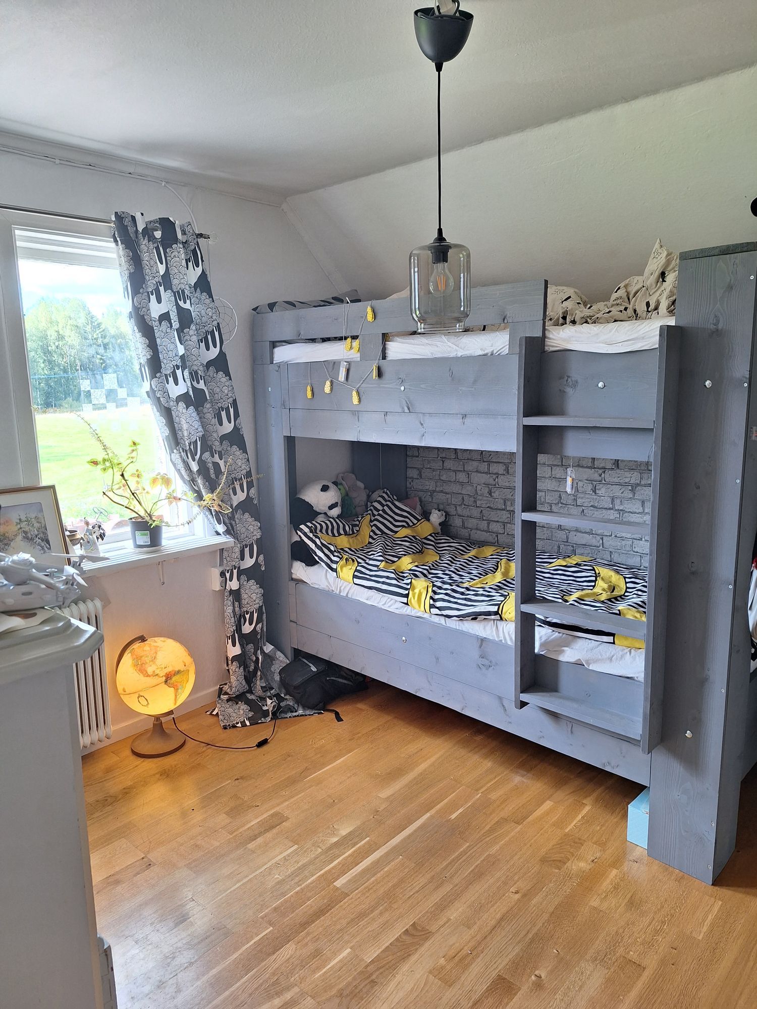 Mysig enskild gård med stora grönytor – bild 13 av 16