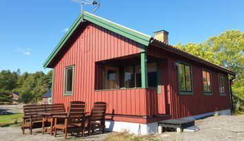 Långvik Möja. Stuga i pittoresk gårdsmiljö